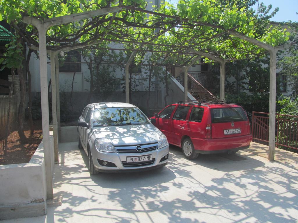 Apartment Artusi Pula Rum bild